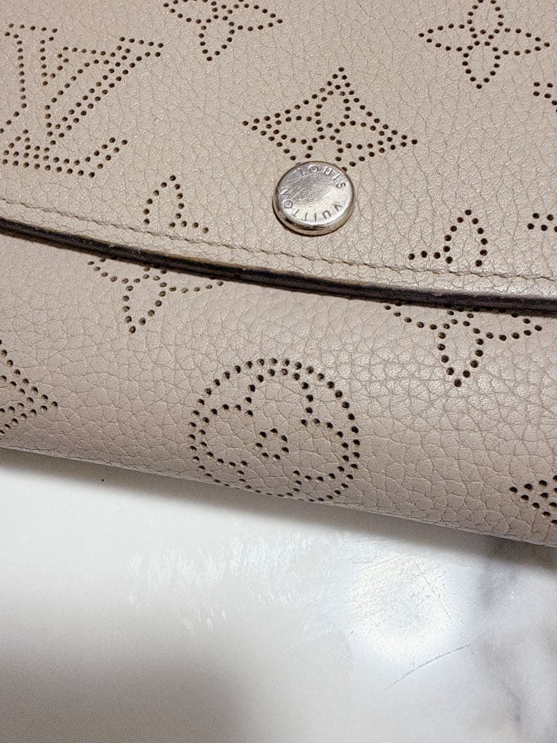 ルイヴィトン　マヒナ　ポルトフォイユ　イリス　長財布　ウォレット　ベージュ