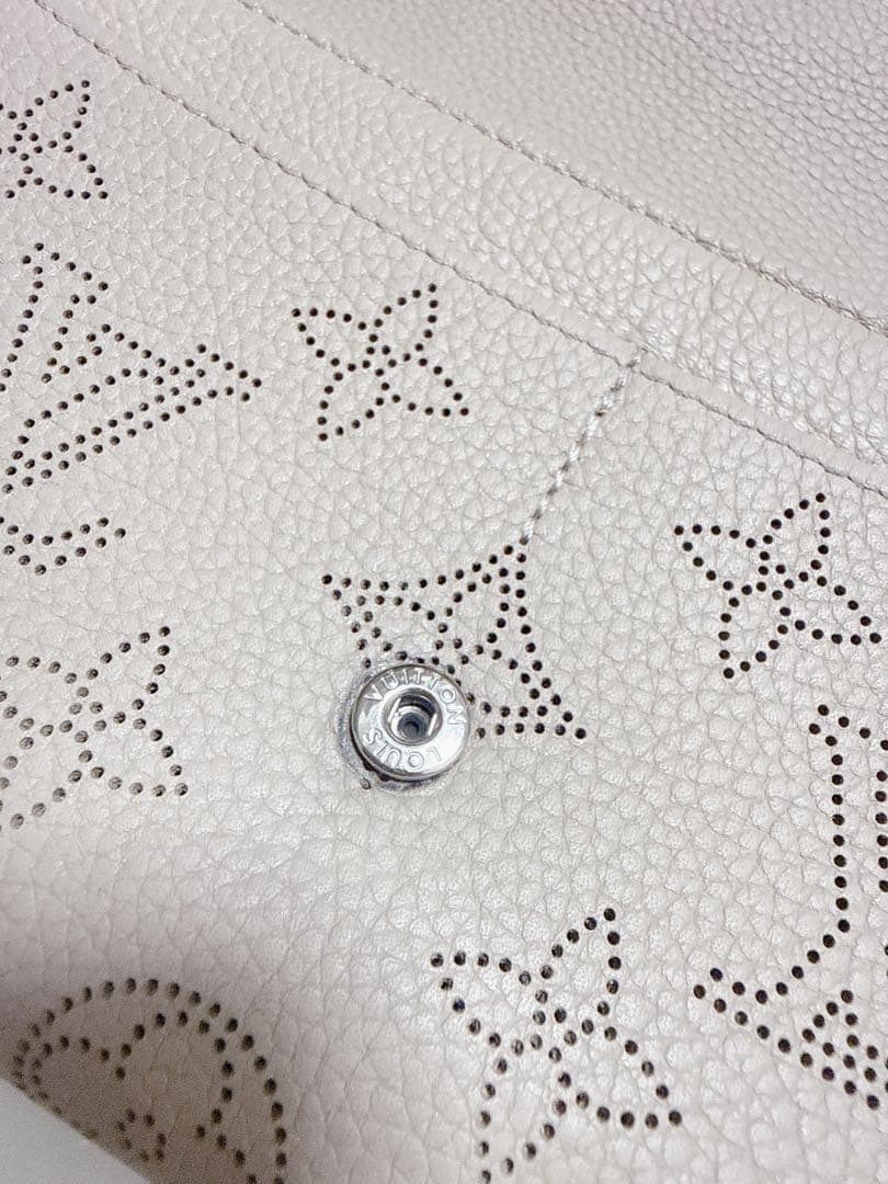 ルイヴィトン　マヒナ　ポルトフォイユ　イリス　長財布　ウォレット　ベージュ