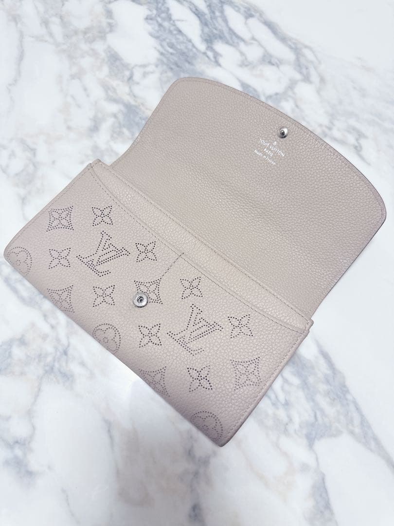 ルイヴィトン　マヒナ　ポルトフォイユ　イリス　長財布　ウォレット　ベージュ