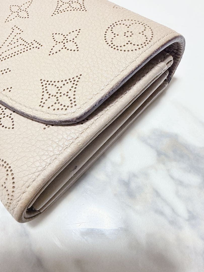 ルイヴィトン　マヒナ　ポルトフォイユ　イリス　長財布　ウォレット　ベージュ