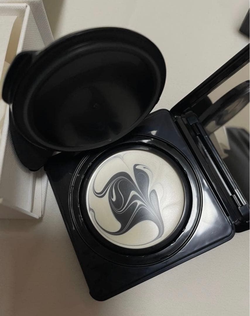 新品未使用 ジバンシイ GIVENCHY ソワンノワールUVコンパクト日焼け止め