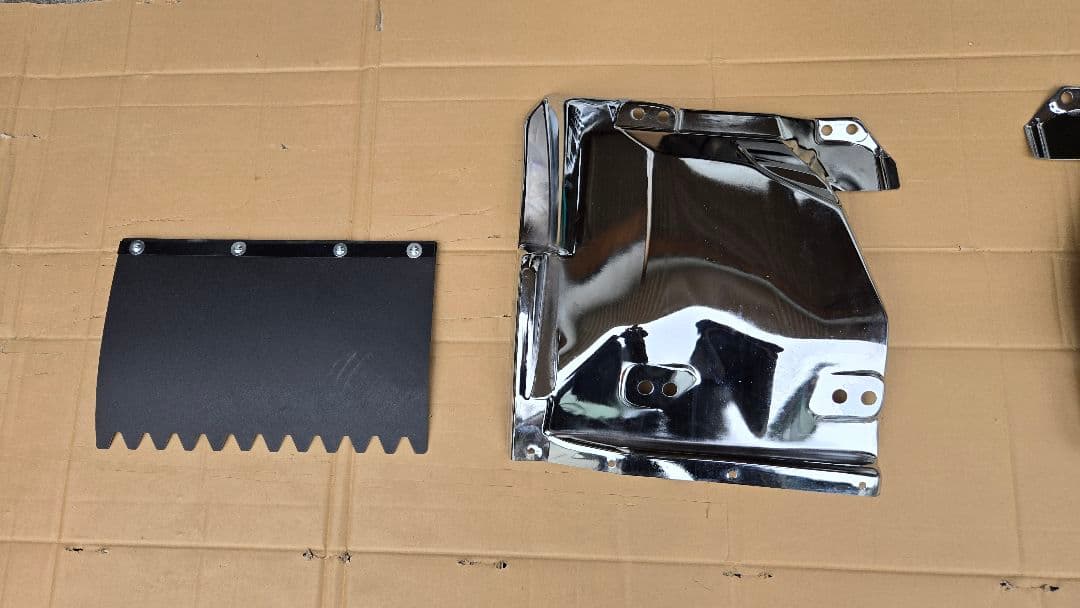 07エルフ標準、ローキャブ用フロント泥よけメッキ(ダンプ用前期用）