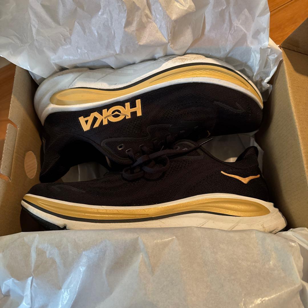 HOKA スニーカー クリプトン10ブラック/ゴールド　サイズ27.5