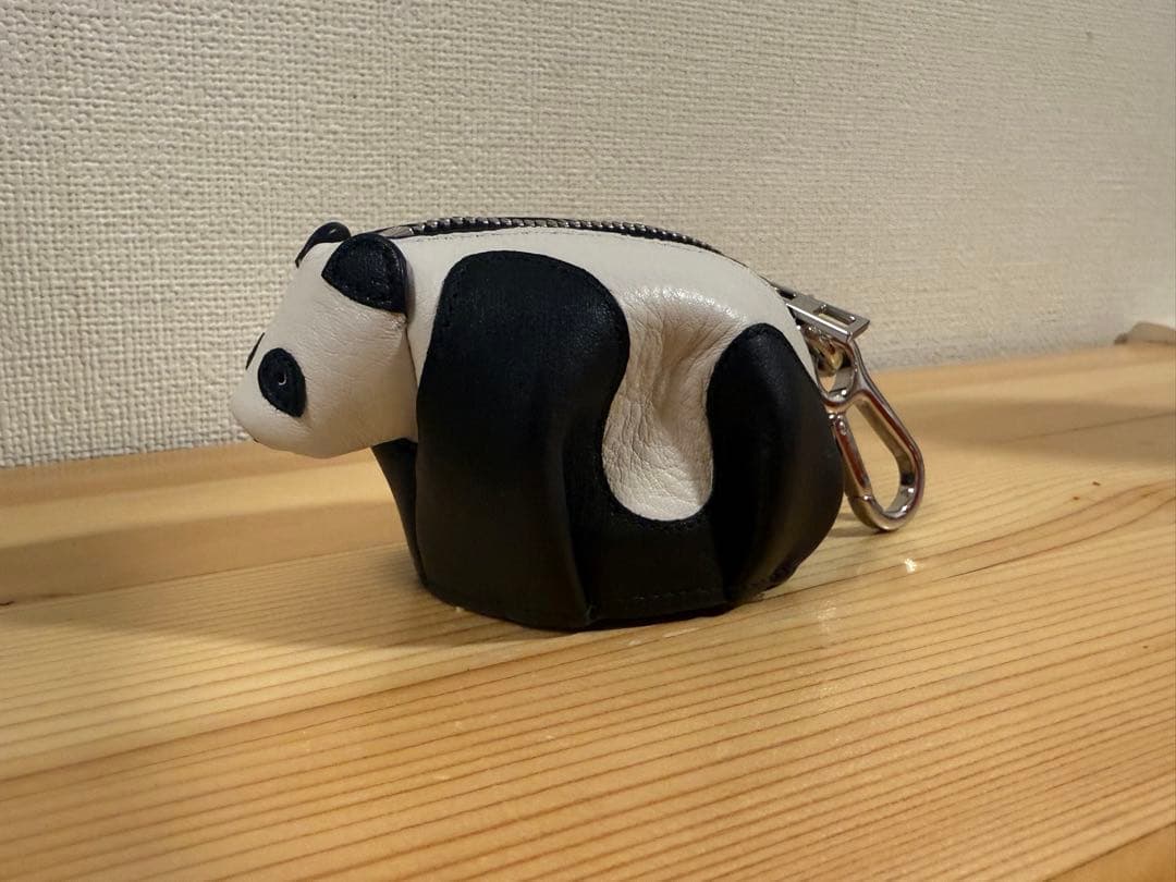 (週末セール)ロエベパンダパース ケース レザー ブラック ホワイト