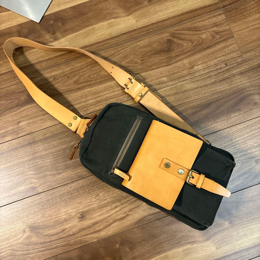 【極美品】キソラ kissora 帆布キャンパス×レザー ボディーバッグ