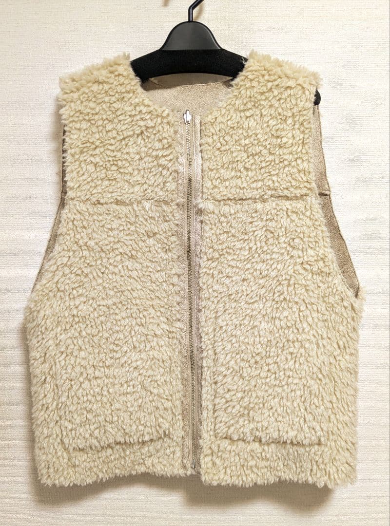 【新品】B.C STOCK ムートンライクリバーシブルベスト ナチュラル