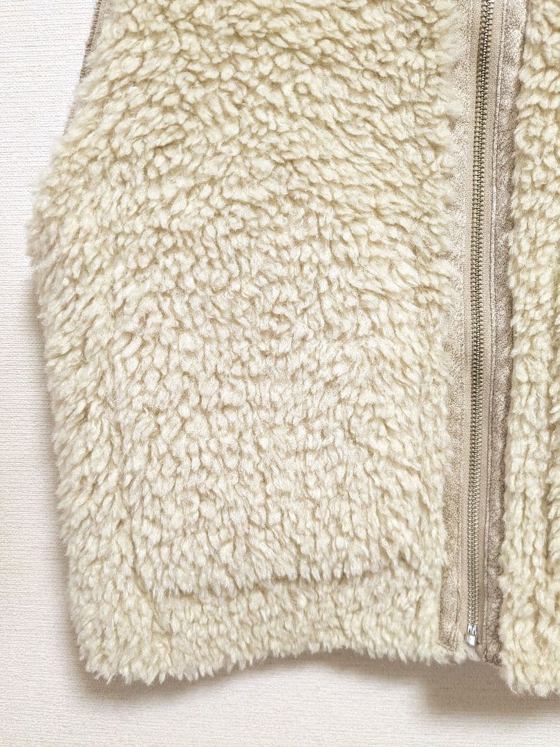 【新品】B.C STOCK ムートンライクリバーシブルベスト ナチュラル