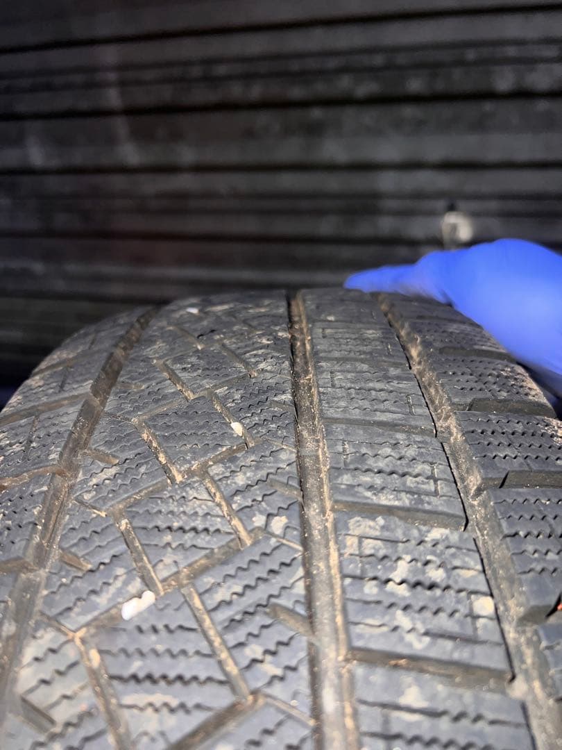 アウディ　Q3 17インチ ピレリ ICE ZERO スタッドレス　美品