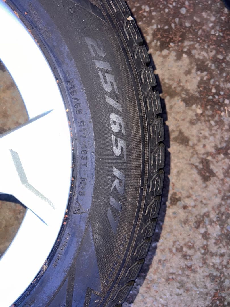 アウディ　Q3 17インチ ピレリ ICE ZERO スタッドレス　美品