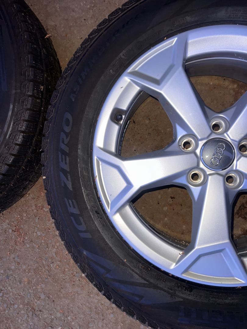 アウディ　Q3 17インチ ピレリ ICE ZERO スタッドレス　美品