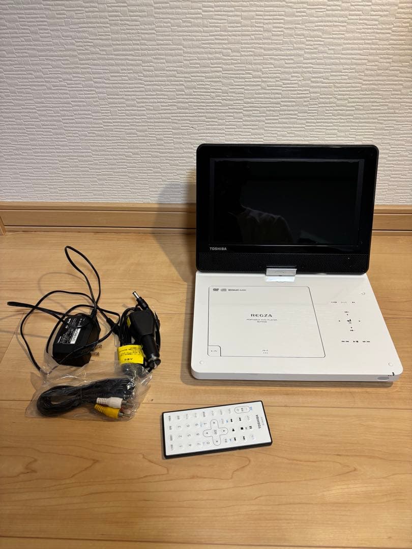 TOSHIBA REGZA ポータブル　DVDプレーヤー　SD-P1010S