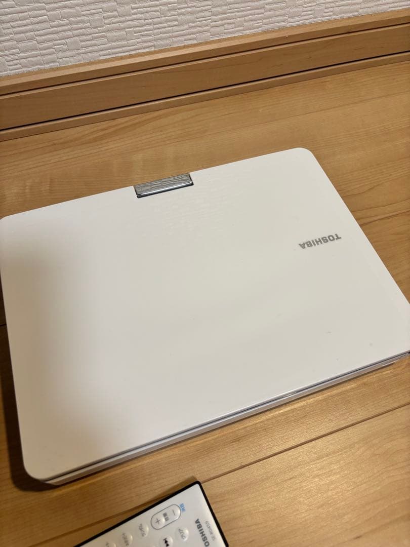 TOSHIBA REGZA ポータブル　DVDプレーヤー　SD-P1010S