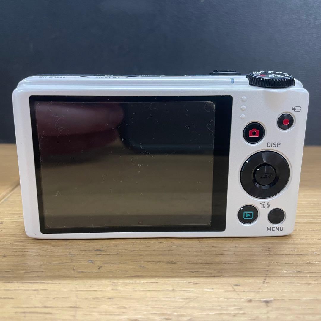 美品 Casio Exilim EX-ZR300 コンパクトデジタルカメラ
