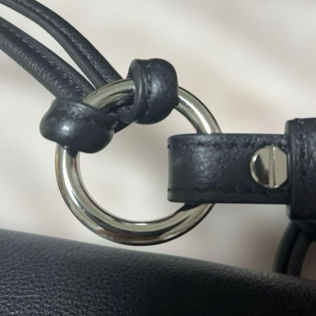 あしか TOV (トーヴ) BUFF BODY レザーボディバッグ