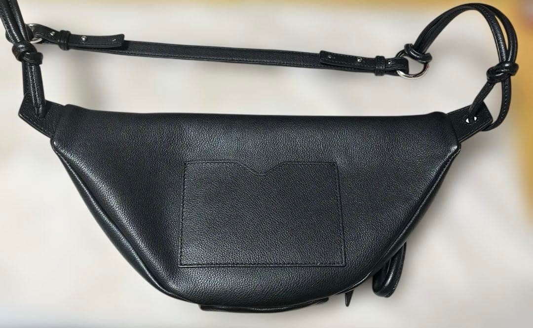 あしか TOV (トーヴ) BUFF BODY レザーボディバッグ