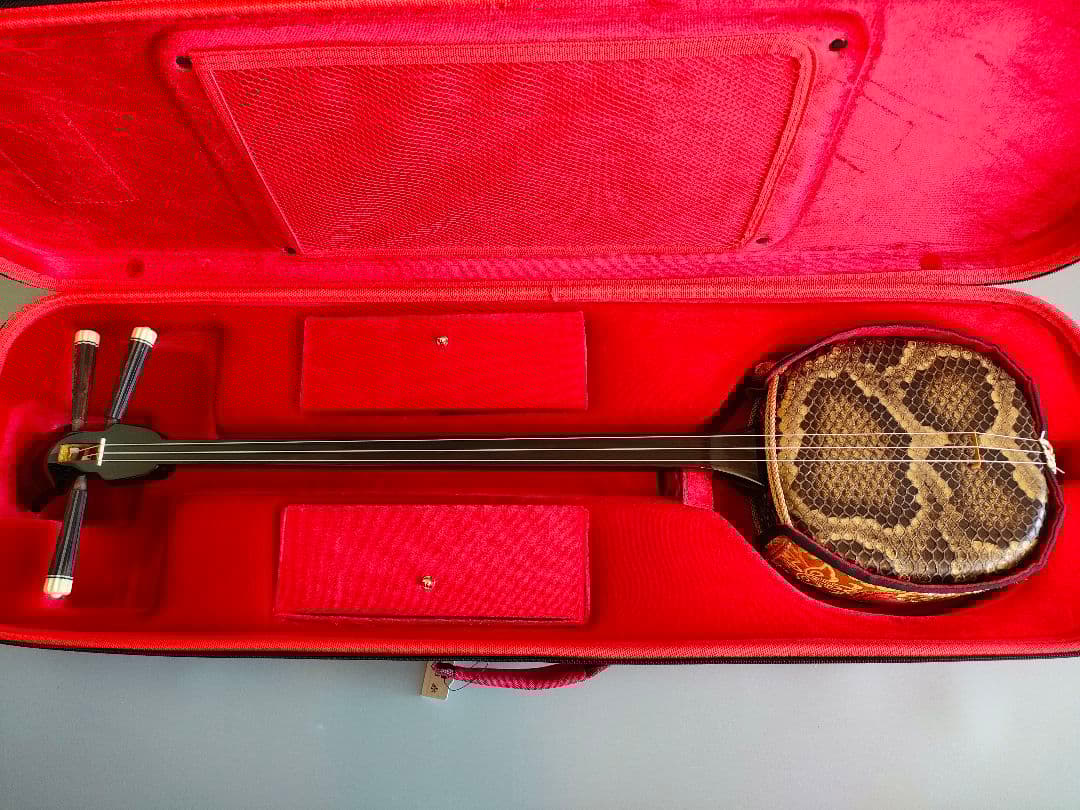 昭和52年琉球白峰三味線店扱い八重山黒木ウジラミ材 真壁型三線