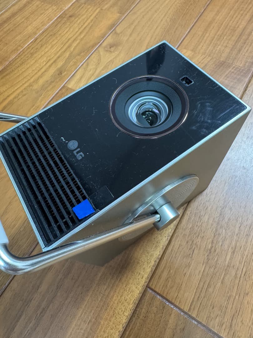 LG CineBeam Q プロジェクター