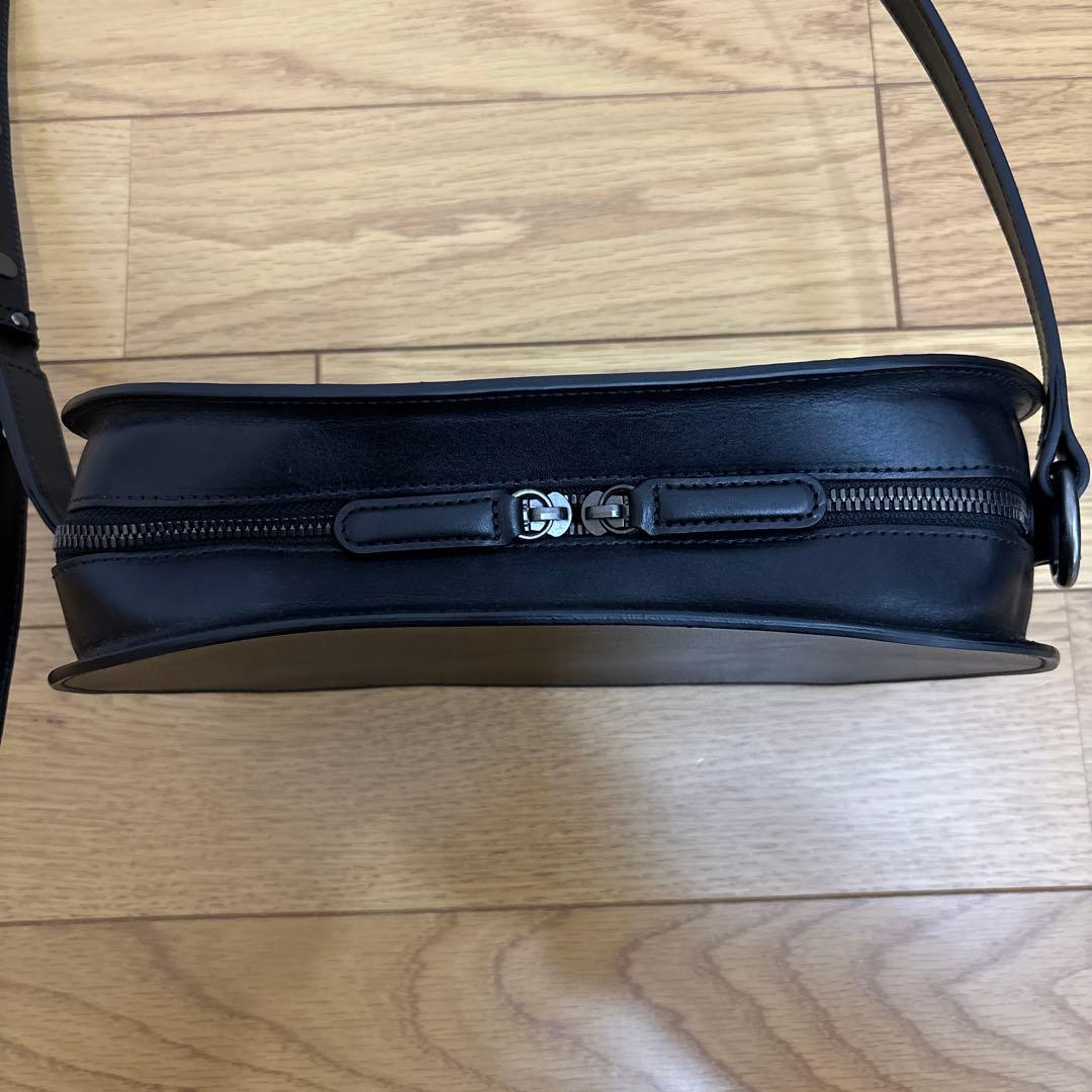 【美品】土屋鞄　ブラックヌメ オーバルショルダーバッグ ブラック