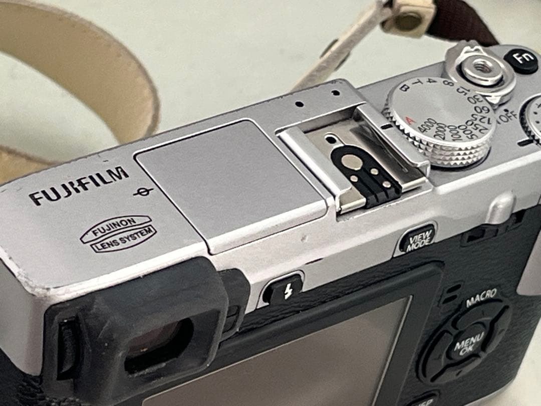 Tsuki富士フイルム　X-E1 カメラシルバー　16-50mmズーム