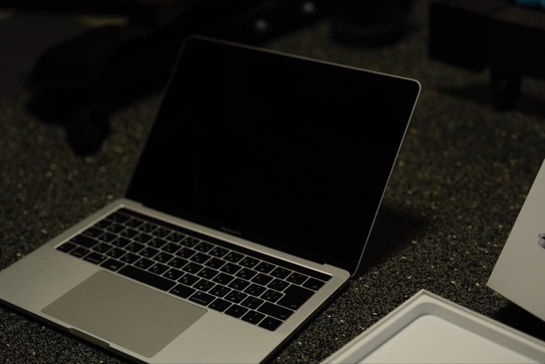 [超美品]MacBook Pro 13インチ　2018年モデル　シルバー