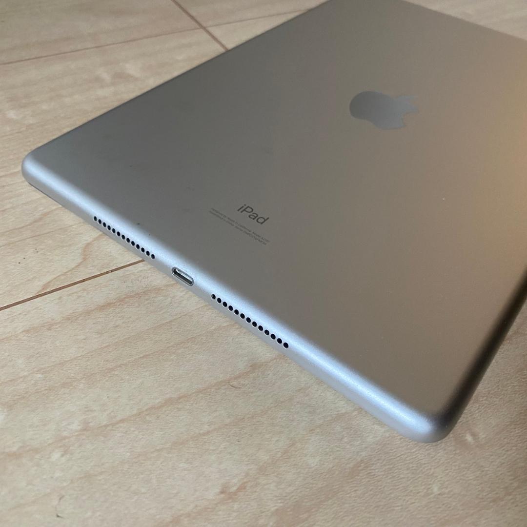iPad 第7世代 10.2インチ 32GB シルバー 本体 カバー付き