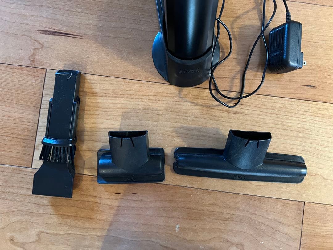 Shark ハンディクリーナー WV270J（充電スタンド・付属品付き）