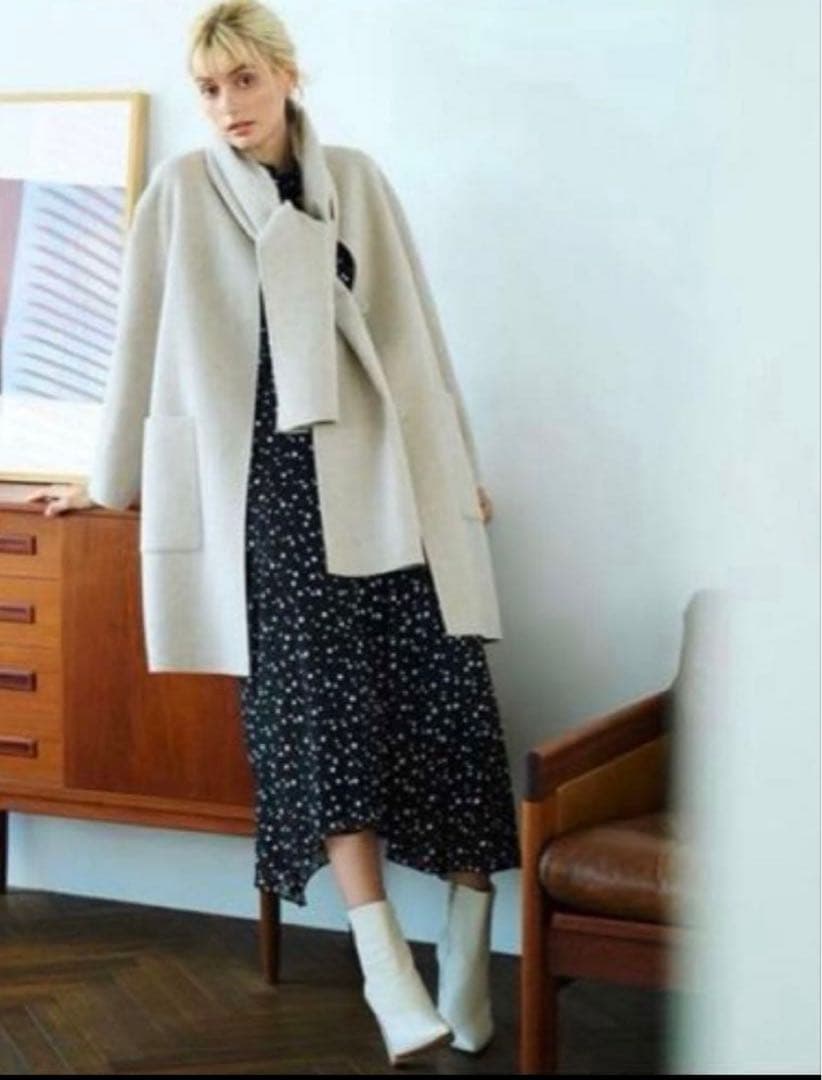 セオリーリュクス 38 カシミア混リバー仕立て　ノーカラー　マフラー付コート