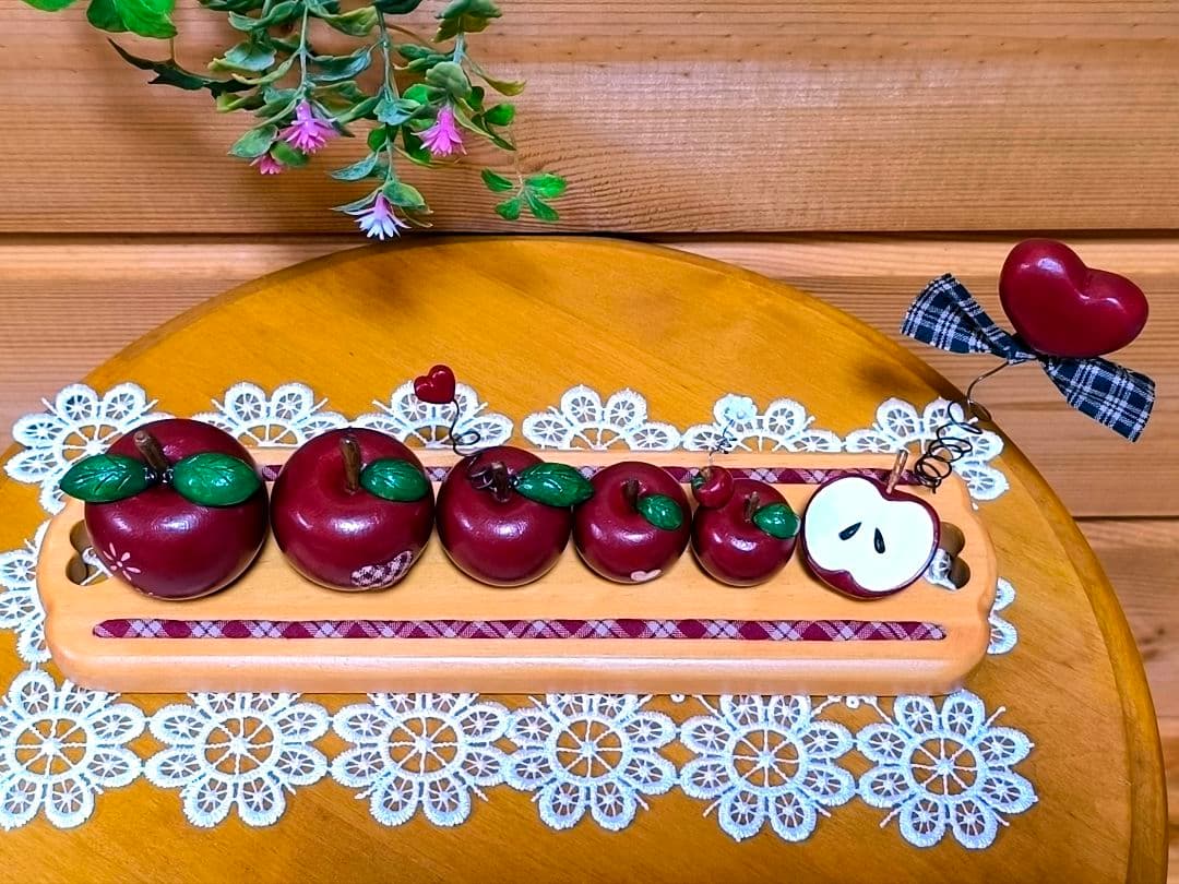 ⭐アメリカンカントリー雑貨♥️木製まん丸りんごのおめかし家族②✳️トレー付き✳️