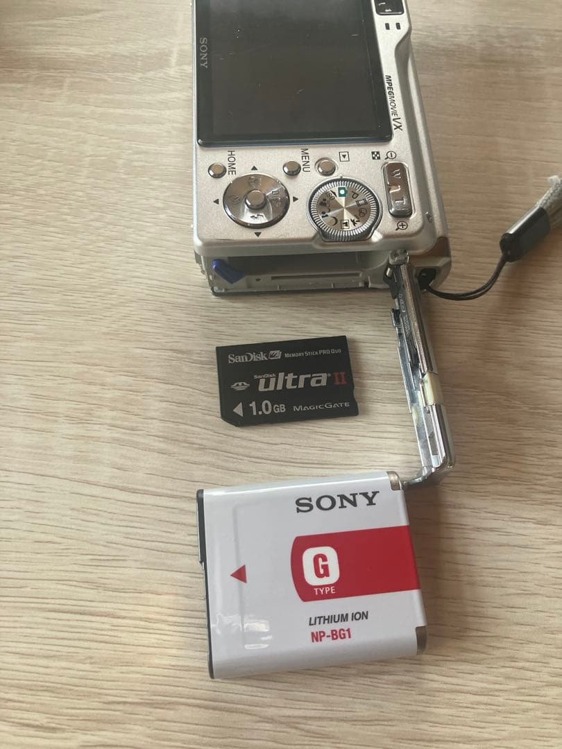 SONY Cyber-shot 722万画素 デジタルカメラ　DSC-W80