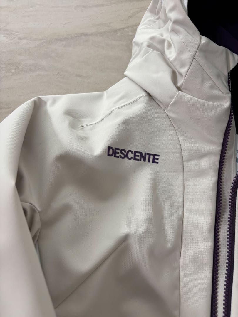 DESCENTE ホワイトスキーウェア フード付き　ユニセックス