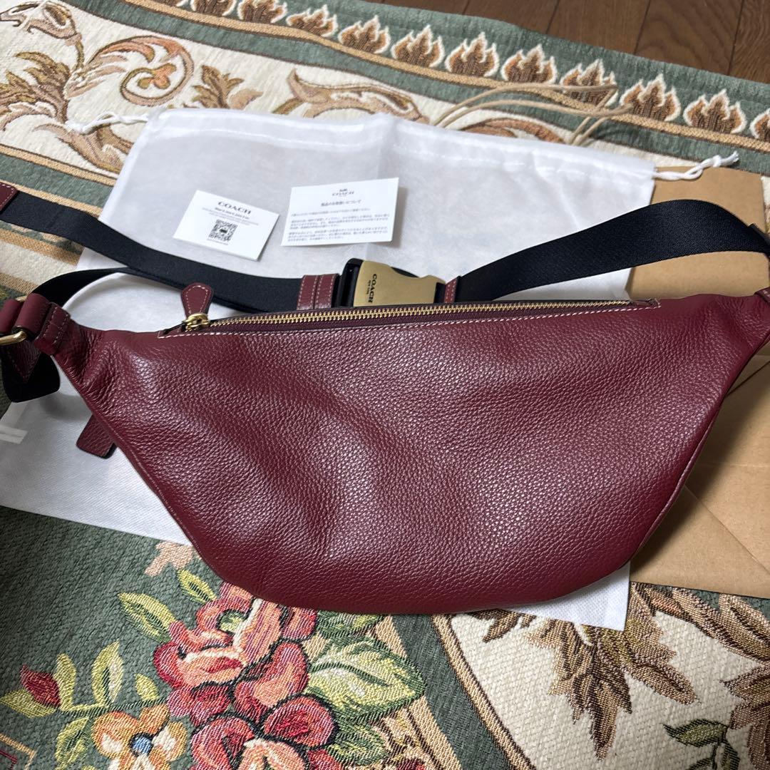 COACH ボディバッグ　赤