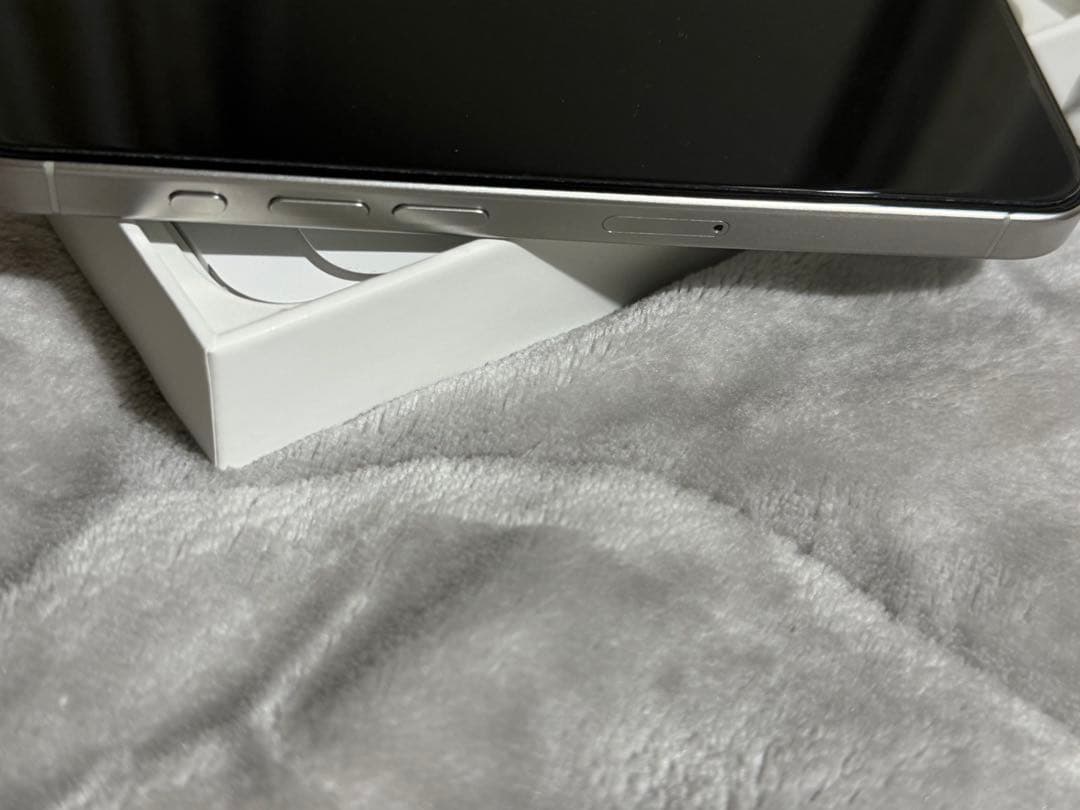 Apple iPhone 15 Pro 256GB ホワイトチタニウム 箱あり