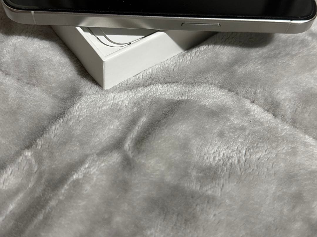 Apple iPhone 15 Pro 256GB ホワイトチタニウム 箱あり