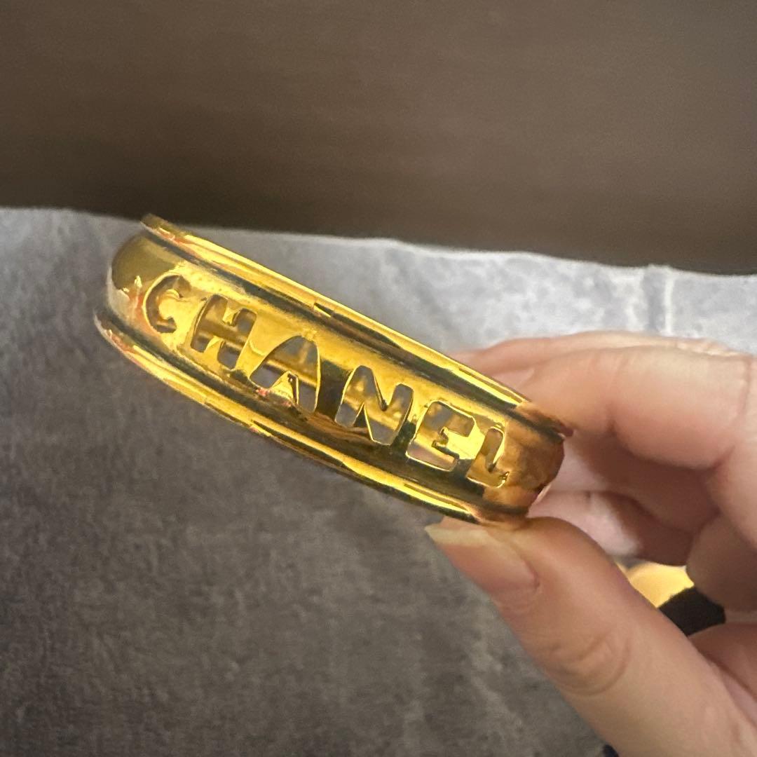 CHANEL ヴィンテージロゴくり抜きブレスレット