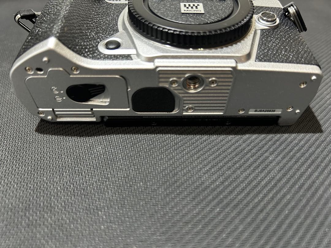 OLYMPUS E-M5 Mark III ミラーレスカメラ