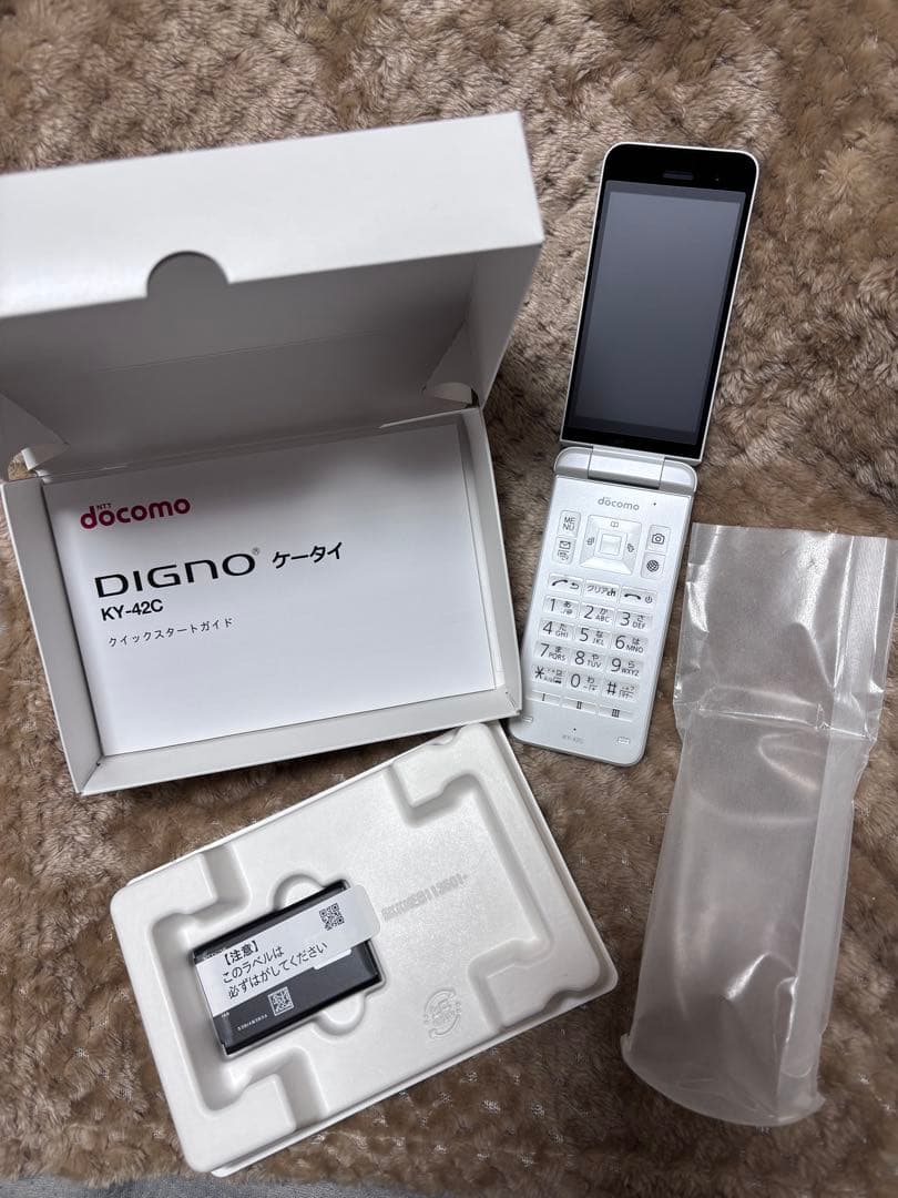 docomo DIGNO KY-42C ホワイト 本体　新品未使用