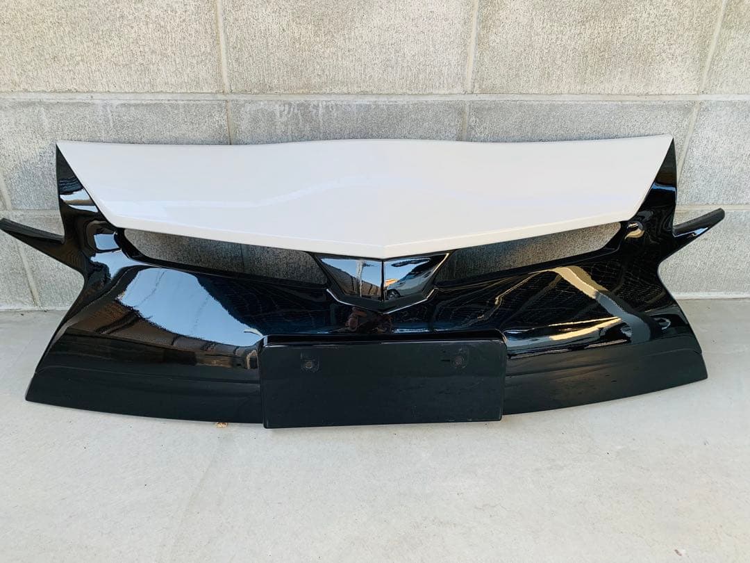 プリウス30 後期NOBLESSE マークレスグリルガーニッシュ