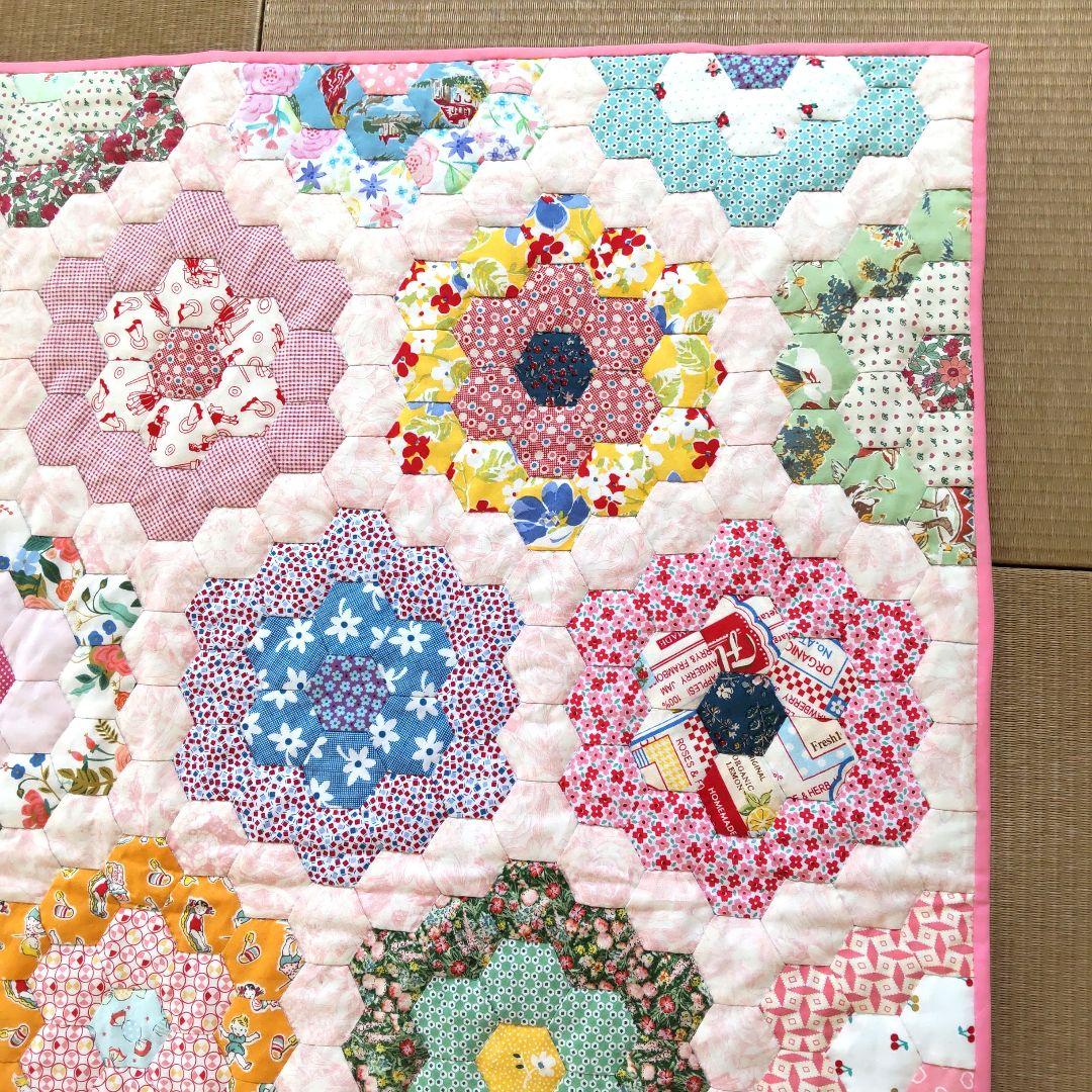 ハンドメイド　ヘキサゴン　パッチワークキルト