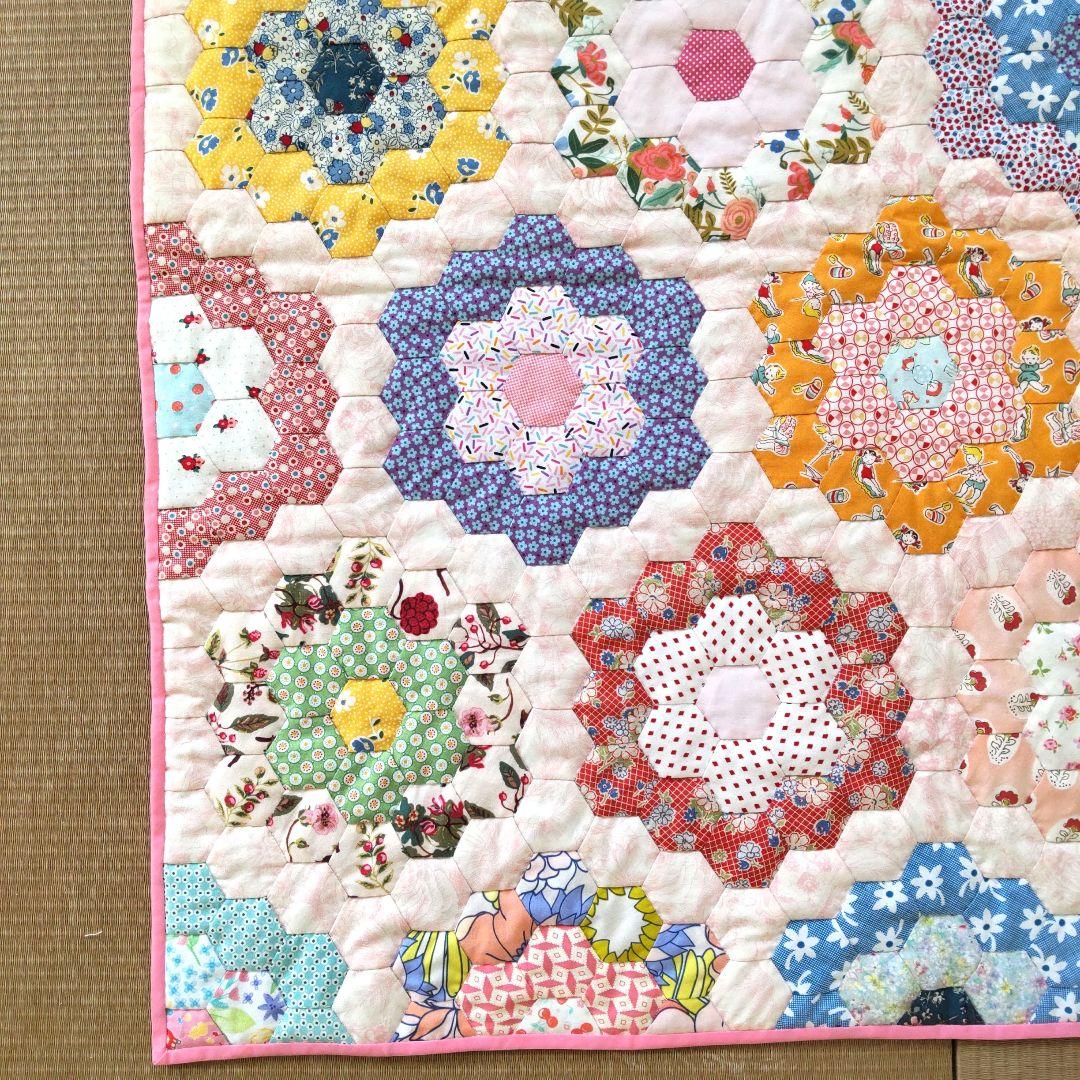 ハンドメイド　ヘキサゴン　パッチワークキルト