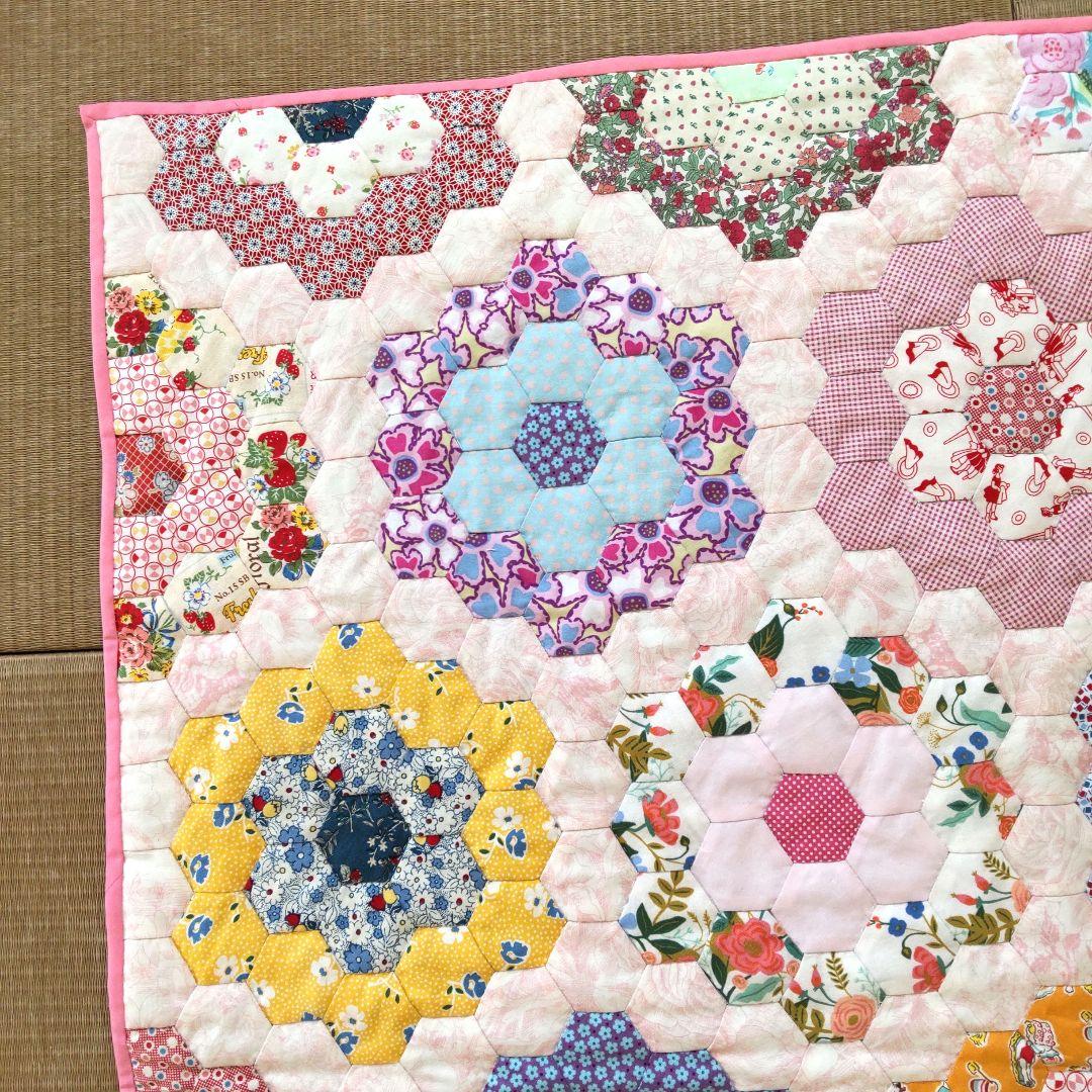 ハンドメイド　ヘキサゴン　パッチワークキルト