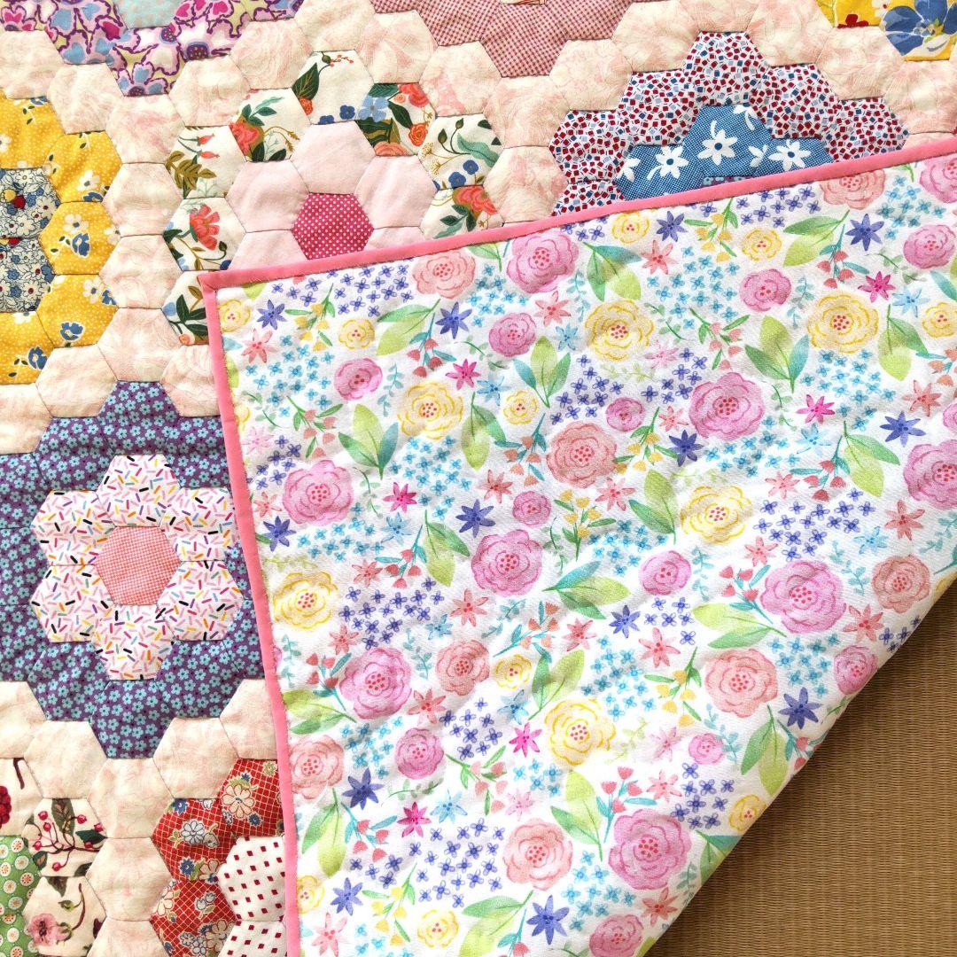 ハンドメイド　ヘキサゴン　パッチワークキルト