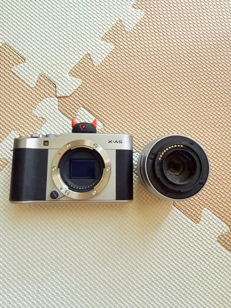 富士フィルム X-A5 ミラーレスカメラ