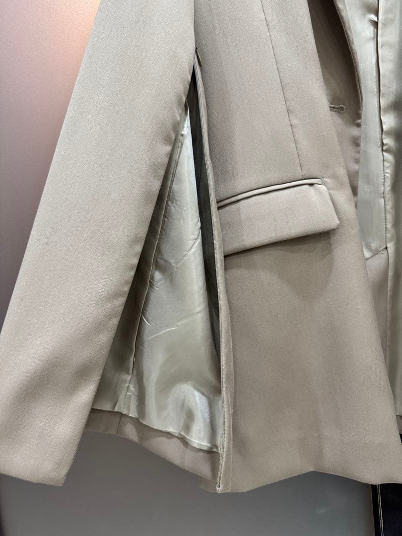 【未使用】anuans フレアスリーブスリットジャケット　ベージュ