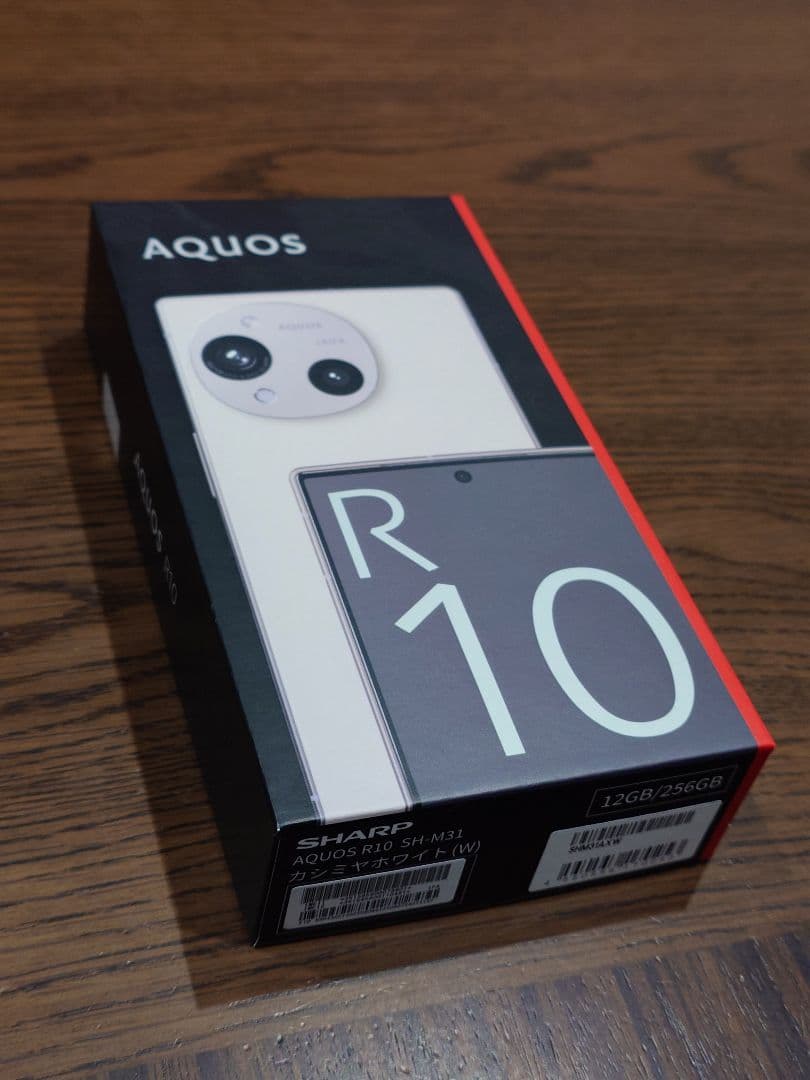 AQUOS　r10　SH-M31　カシミヤホワイト　1セット
