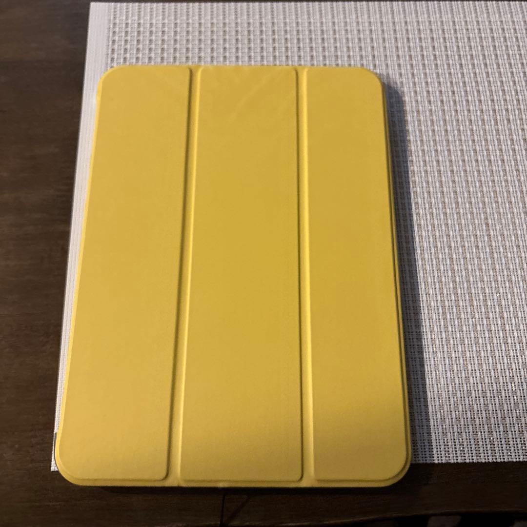 iPad イエロー カバーとステッカー付き