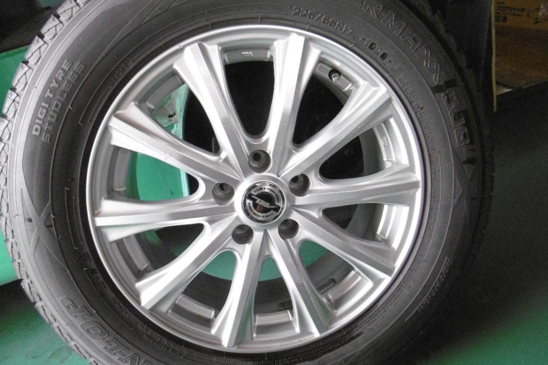 スタッドレスタイヤ　送料込 ４本セット エクストレイル等