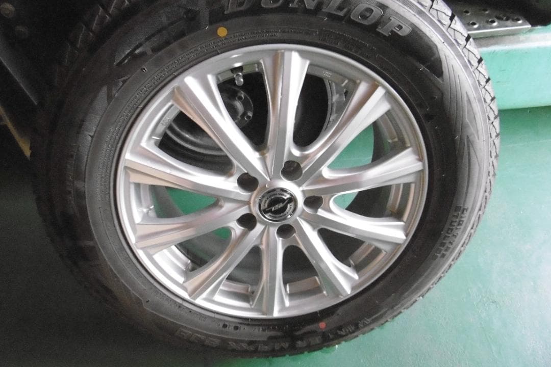 スタッドレスタイヤ　送料込 ４本セット エクストレイル等