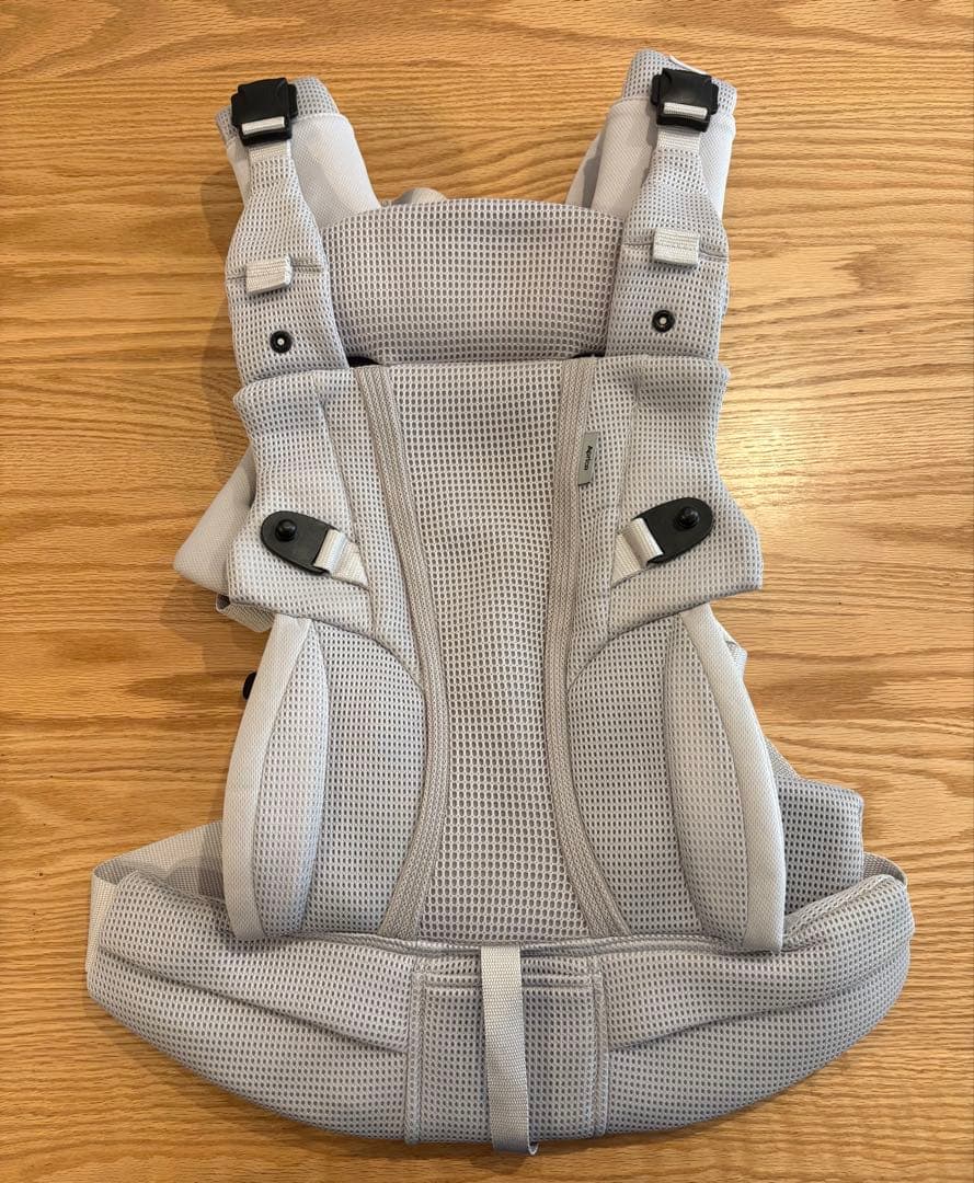 アップリカ　ラクリス 抱っこ紐　新生児　ホワイトアッシュ