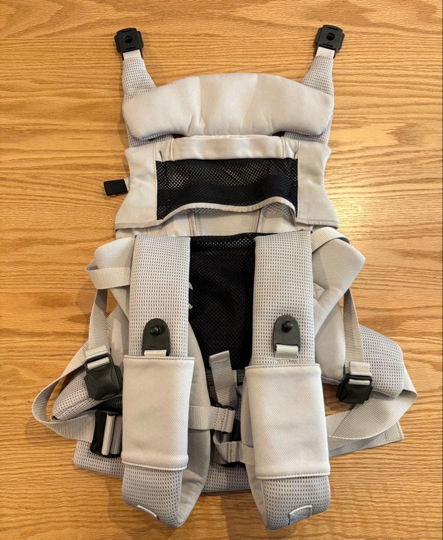 アップリカ　ラクリス 抱っこ紐　新生児　ホワイトアッシュ