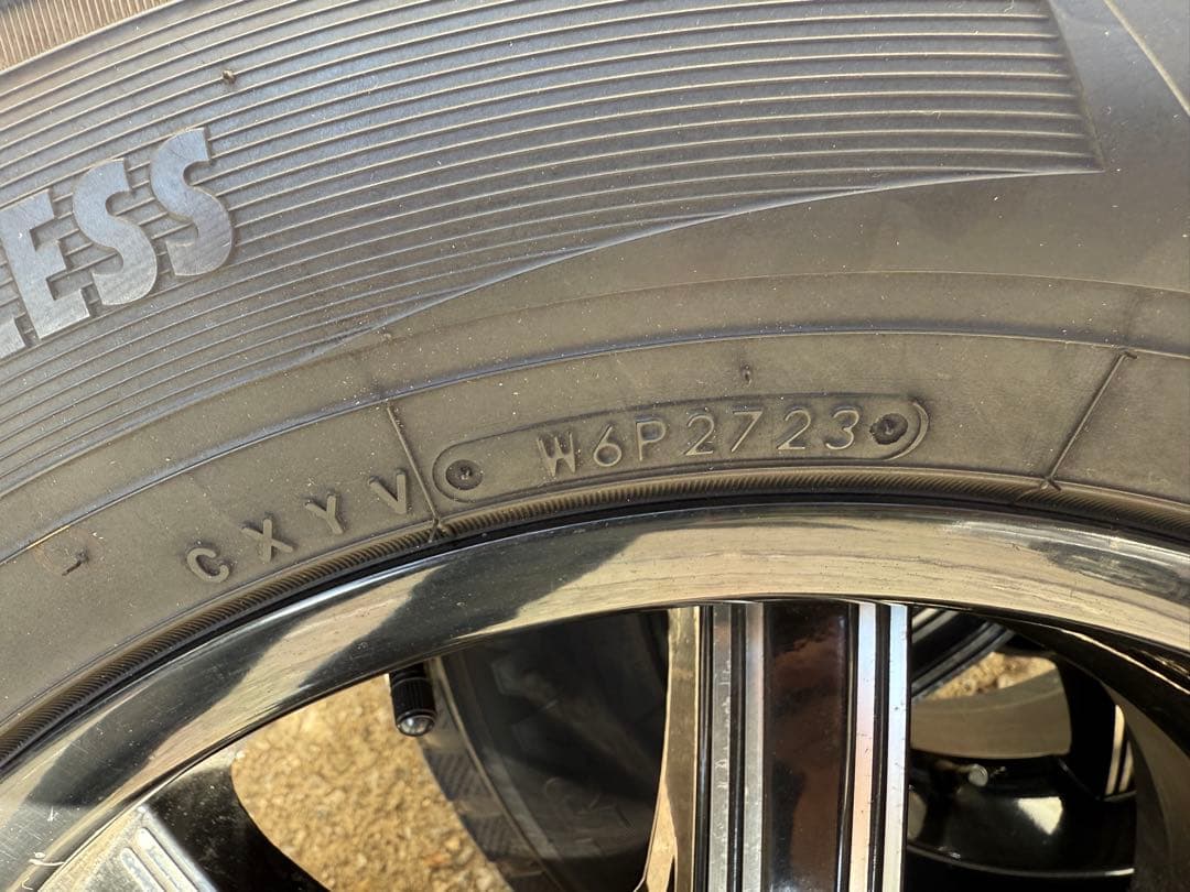 ハイエースに！スタッドレスタイヤ ホイール215/70R16 2023年製！